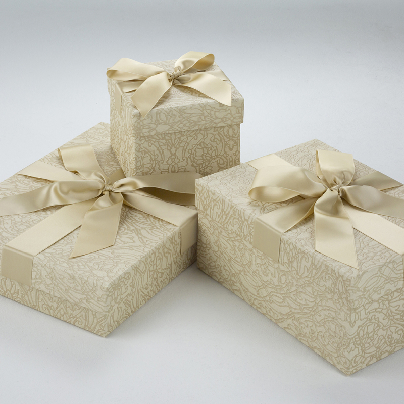 Die Accessoires-Boxen Beige Labyrinth sind ideal zur Aufbewahrung Ihrer Hochzeits-Accessoires.